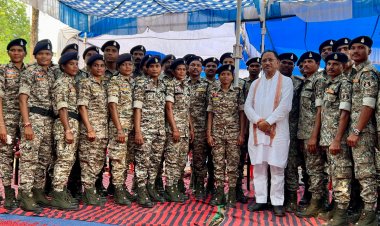 गलगम पहुंचे मुख्यमंत्री श्री विष्णु देव साय, जवानों का हौसला बढ़ाया"नक्सल विरोधी अभियान की सफलता पर दी बधाई