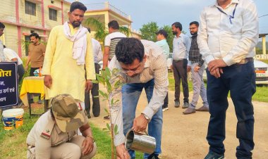 जशपुर: आदिम तथा अनुसूचित जाति विकास विभाग के प्रमुख सचिव सोनमणि बोरा ने किया एकलव्य विद्यालय सन्ना का निरीक्षण