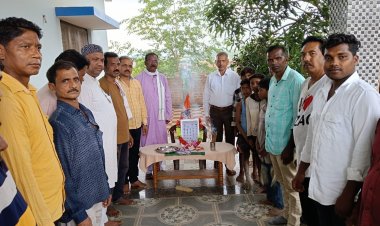 शंकरगढ़ में कांग्रेसियों ने परिवर्तन यात्रा निकाल कर महेंद्र कर्मा को श्रद्धांजलि किये अर्पित..