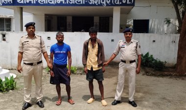 जशपुर पुलिस का ऑपरेशन शंखनाद जारी" पुलिस ने 04नग गौ वंशों को कराया तस्करों के चंगुल से मुक्त, दो आरोपी तस्करों को किया गिरफ्तार,भेजा जेल