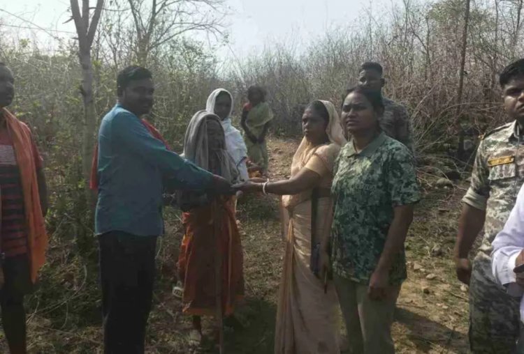 ब्रेकिंग जशपुर:पत्नी को जंगल में हाथी होने की थी जानकारी पति को जंगल जाकर घूमने से किया मना , पत्नी की बात न मानकर पहुंचा जंगल और हाथी ने 65 वर्षीय पति को कुचलकर मार डाला..... पढ़िए पूरी खबर और रहिए सतर्क