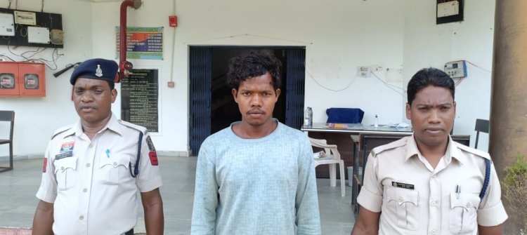 Big Breaking Jashpur: पोते ने की अपनी दादी की लकड़ी की पीढ़ा से वारकर हत्या " पारिवारिक विवाद में दिया घटना को अंजाम.... आरोपी पोता गिरफ्तार