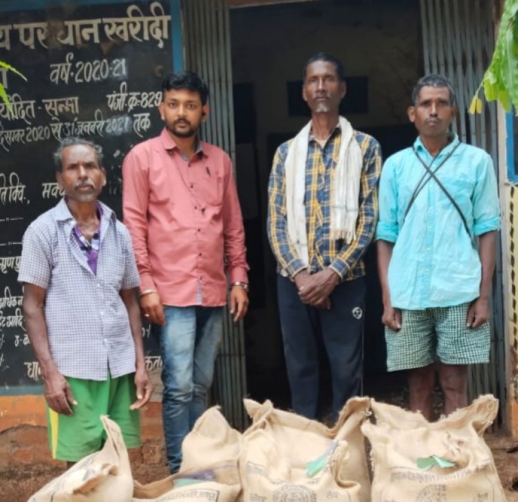 जशपुर: 24 सोसायटी के माध्यम से किसानों को बांटा गया खाद और बीज ...