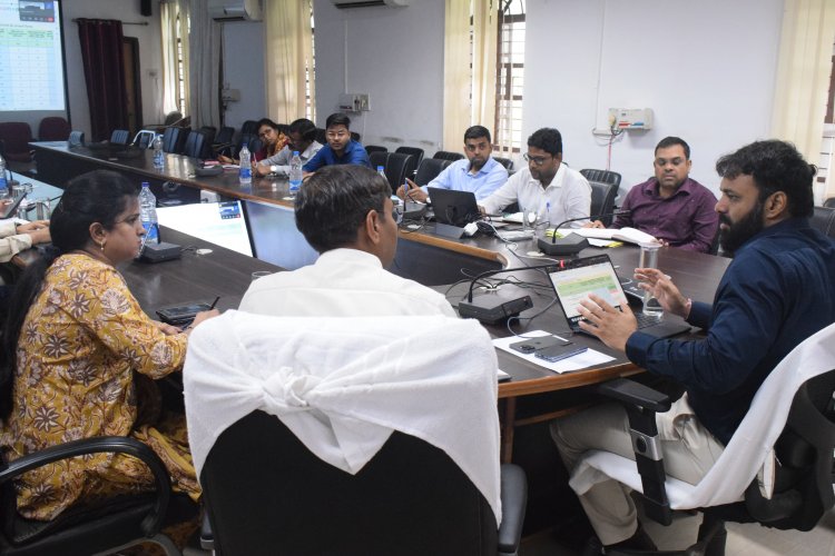 कलेक्टर ने राजस्व अधिकारियों को लंबित प्रकरणों का निराकरण गंभीरता से करने के दिए निर्देश