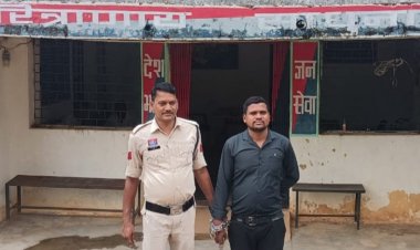 विवाहिता से दुष्कर्म कर फरार रहने वाला मायक्रोफायनेंस लोन कंपनी का मैनेजर आशीष कुमार पैंकरा को जशपुर पुलिस के हत्थे चढ़ा, गिरफ्तार कर जेल भेजा गया,