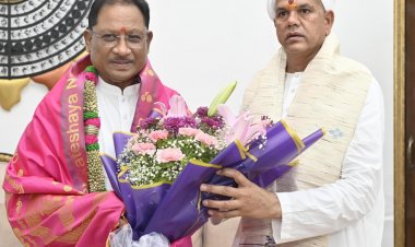 रायपुर : मुख्यमंत्री श्री साय से पं. श्री रविशंकर जी महाराज रावतपुरा सरकार ने की सौजन्य मुलाकात