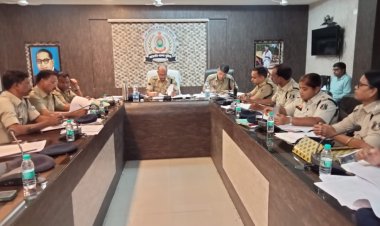 पुलिस अधीक्षक जांजगीर- चाम्पा श्री विजय कुमार पाण्डेय (IPS) ने जिले के समस्त राजपत्रित अधिकारियों एवं थाना/चौकी प्रभारियों का अपराध समीक्षा आहूत बैठक लिया गया