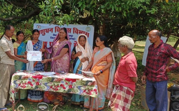 पशुपालन विभाग द्वारा पशु चिकित्सा शिविर लगाकर पशुओं का किया गया उपचार 