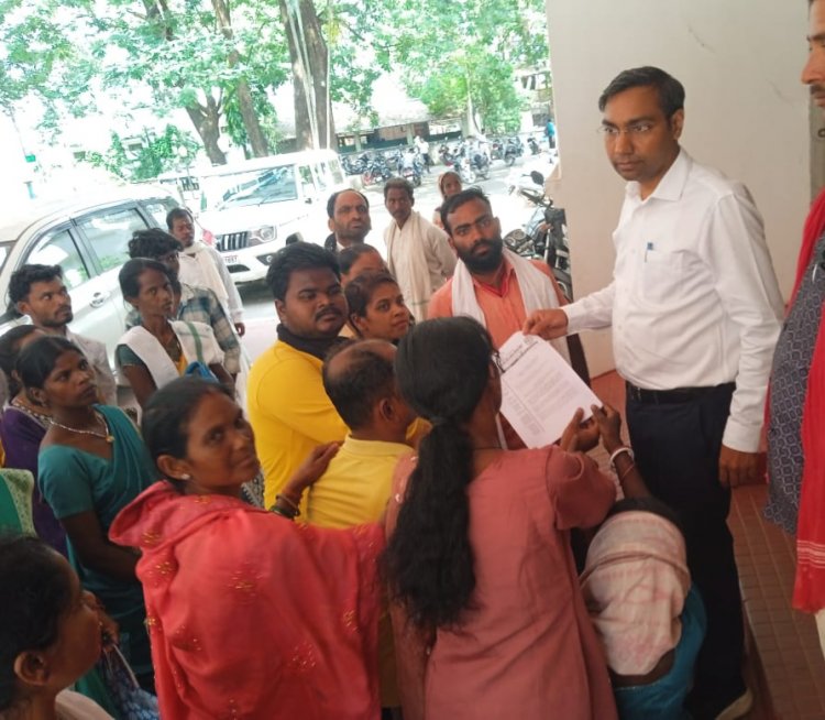 जशपुर: अपनी विभिन्न मांगों को लेकर दिव्यांग संघ ने अपर कलेक्टर को सौंपा ज्ञापन" पिछले 26 मार्च से रायपुर में दे रहे हैं धरना.... पढ़िए पूरी खबर 