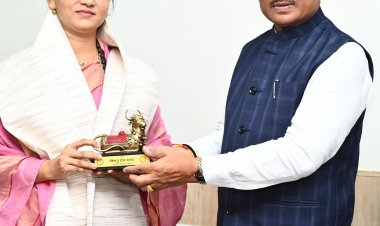 मुख्यमंत्री श्री विष्णु देव साय ने वॉटर वुमन शिप्रा पाठक का किया सम्मान