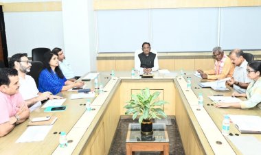 मुख्यमंत्री श्री विष्णु देव साय ने कहा—सड़कों पर विचरण करने वाले निराश्रित पशुओं की प्रभावी रोकथाम सुनिश्चित करें