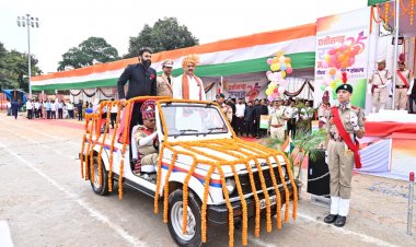 स्वास्थ्य मंत्री श्री श्याम बिहारी जायसवाल ने सर्किट हाउस में किया सिंदूरी के पौधे का रोपण