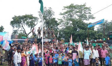 आज़ादी के बाद पहली बार बस्तर के 29 गांवों में शान से लहराया तिरंगा