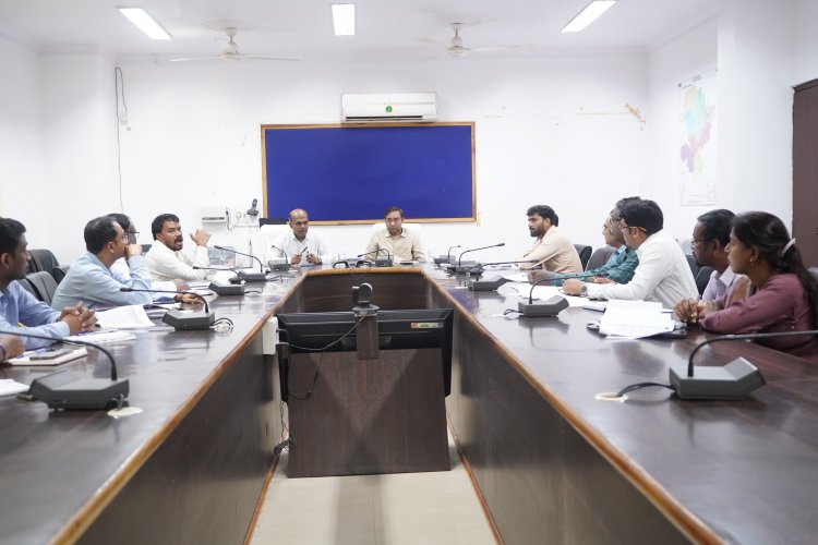 धान उपार्जन हेतु जिले में तैयारियों की अपर कलेक्टर ने ली जानकारी