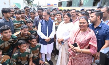 मुख्यमंत्री श्री विष्णुदेव साय से बलरामपुर जिले से चयनित 26 अग्निवीरों ने किया सौजन्य मुलाकात