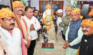 मुख्यमंत्री श्री साय संत बाबा हरदास राम साहिब जी की बरसी महोत्सव में हुए शामिल, गोदड़ीवाला धाम पहुंचे मुख्यमंत्री : प्रदेशवासियों की सुख-समृद्धि एवं खुशहाली की कामना