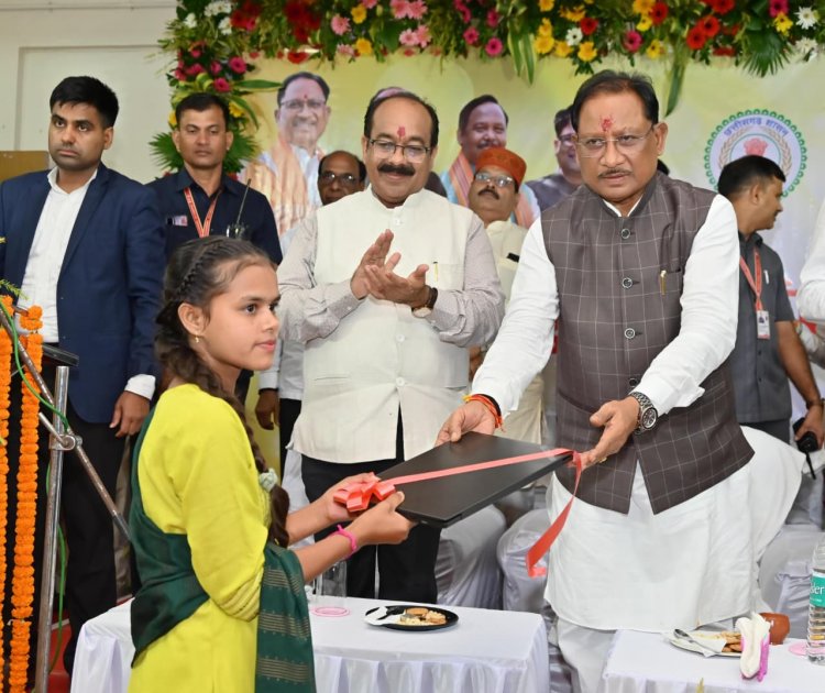 मुख्यमंत्री श्री विष्णु देव साय ने रायगढ़ जिले के ग्राम गढ़ उमरिया में नवगुरुकुल का किया शुभारंभ