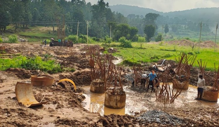 मुख्यमंत्री श्री विष्णुदेव साय के निर्देश पर जिले में विकास की रफ्तार तेज, 5 करोड़ 22 लाख रुपए की लागत से केराकोना–बैगाटोली मार्ग ईब नदी पर उच्च स्तरीय पुल निर्माण कार्य शुरू, समय सीमा में कार्य पूरा करने के सख्त निर्देश....