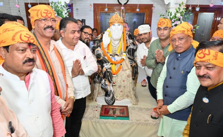 मुख्यमंत्री श्री साय संत बाबा हरदास राम साहिब जी की बरसी महोत्सव में हुए शामिल, गोदड़ीवाला धाम पहुंचे मुख्यमंत्री : प्रदेशवासियों की सुख-समृद्धि एवं खुशहाली की कामना