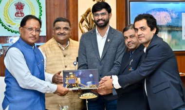 मुख्यमंत्री श्री साय से इसरो के वैज्ञानिकों ने की सौजन्य भेंट