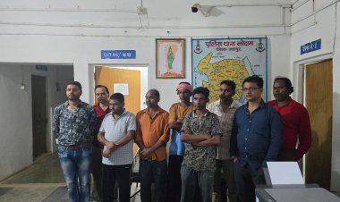 जशपुर पुलिस ने लोदाम में जुआ खेलते पकड़ा 09 जुआड़ीयों को,जुआ फड़ से 14 हजार 190रु व ताश गड्डी सहित 02नग चटाई,06 नग मोबाइल व 04 नग मोटर सायकल को भी किया जप्त