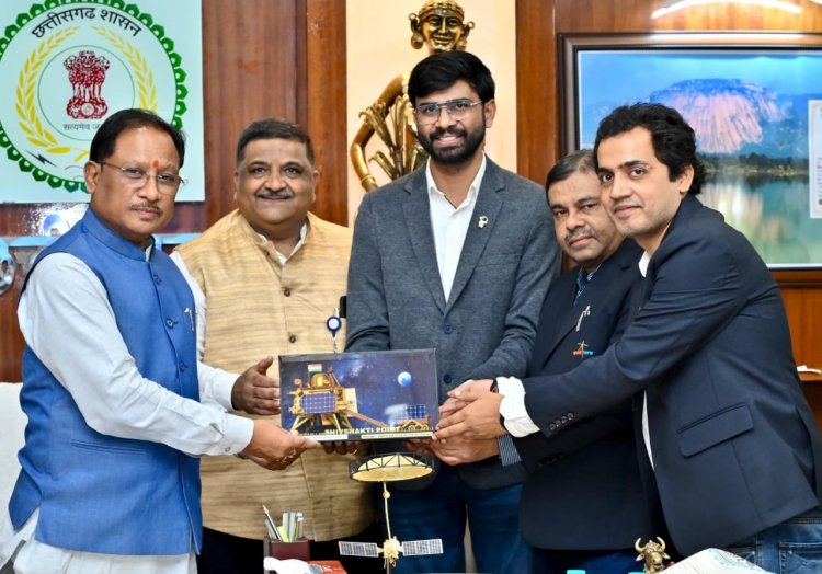 मुख्यमंत्री श्री साय से इसरो के वैज्ञानिकों ने की सौजन्य भेंट