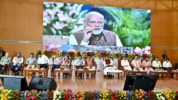 प्रधानमंत्री श्री नरेन्द्र मोदी ने किसानों के लिए 41 हजार करोड़ रूपए से अधिक की दो नई योजनाओं का किया शुभारंभ