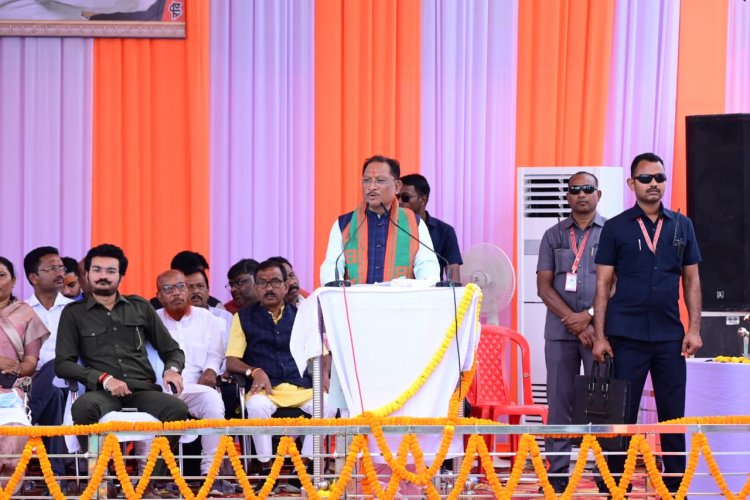 आत्मनिर्भर भारत संकल्प अभियान फरसाबहार में मुख्यमंत्री श्री विष्णुदेव साय का स्वदेशी उपयोग को बढ़ावा देने का किया आग्रह