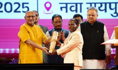 उप राष्ट्रपति श्री सीपी राधाकृष्णन ने छत्तीसगढ़ के 34 अलंकरण से 37 विभूतियों एवं 4 संस्थाओं को किया सम्मानित