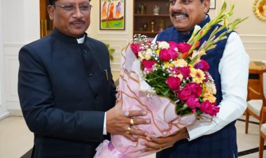 मुख्यमंत्री श्री विष्णु देव साय ने मध्यप्रदेश के मुख्यमंत्री डॉ. मोहन यादव से सौजन्य भेंट की।