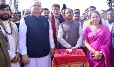 मुख्यमंत्री श्री विष्णु देव साय ने पूर्व प्रधानमंत्री स्वर्गीय श्री अटल बिहारी वाजपेयी की जयंती पर 115 शहरों में अटल परिसरों का लोकार्पण किया