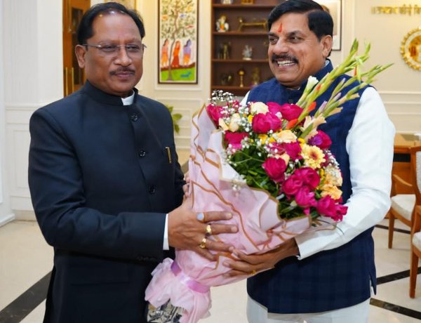 मुख्यमंत्री श्री विष्णु देव साय ने मध्यप्रदेश के मुख्यमंत्री डॉ. मोहन यादव से सौजन्य भेंट की।