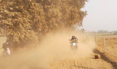 Bagicha Breaking: बगीचा से रौनी सड़क चौड़ीकरण वार्डवासियों के लिए बना मुसीबत , उड़ते धूल से परेशान ग्रामीण पहुंचे SDM कार्यालय , ठेकेदार पर कार्यवाही की मांग... पढ़िए पूरी खबर