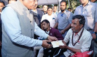 संवेदनशील शासन की मिसाल: जनदर्शन में मुख्यमंत्री श्री विष्णु देव साय ने मौके पर सुलझाईं समस्याएँ