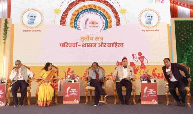 शासन व्यवस्था देता है, साहित्य संवेदना जगाता है