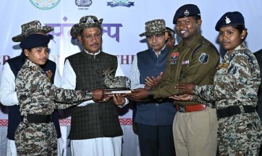 मुख्यमंत्री श्री साय नारायणपुर में जवानों से मिले और हौसला बढ़ाया