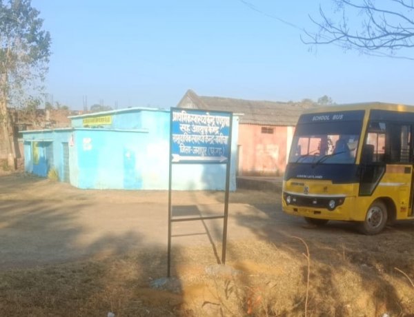 IBN24 News की खबर का असर : पंडरा पाठ स्वास्थ्य केंद्र में 12 घंटे में लगा पहचान बोर्ड, क्षेत्रवासियों ने IBN24 न्यूज़ का जताया आभार!_