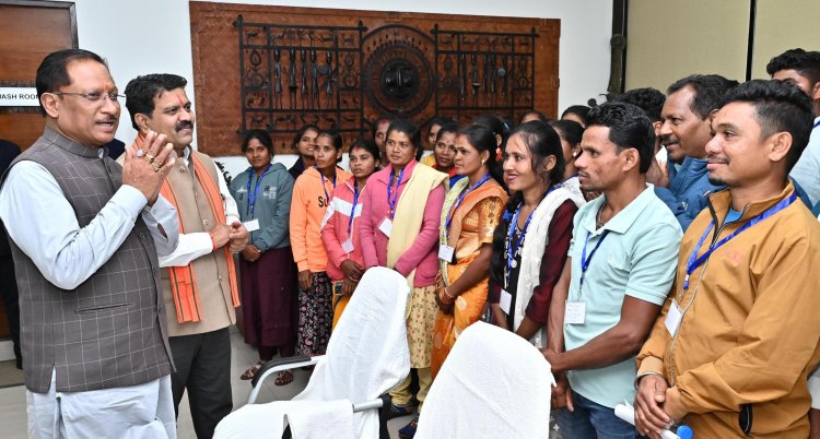 मुख्यमंत्री श्री साय ने सुकमा जिले के पंचायत प्रतिनिधियों से की आत्मीय मुलाकात