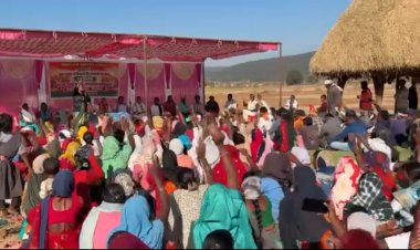 जशपुर : ‘तहसीलदार हटाओ–सन्ना बचाओ’ के नारों के बीच खुड़िया क्षेत्र में उमड़ा ग्रामीणों का जनसैलाब