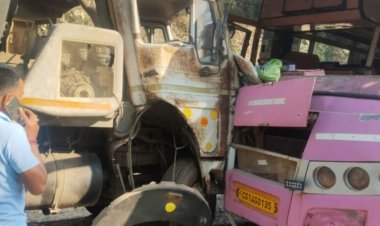 जशपुर: बगीचा थाना क्षेत्र के रौनी घाटी में हाइवा–बस की टक्कर से दर्जनों घायल, हालिया डामरीकरण के बाद बढ़ी रफ्तार... मौके पर बगीचा पुलिस