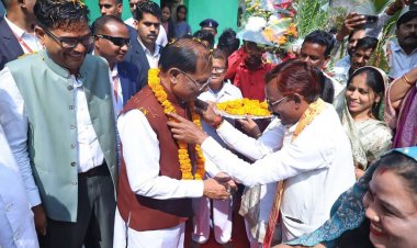 रायगढ़ में महापौर श्री जीवर्धन चौहान से भेंट के दौरान मुख्यमंत्री ने किया जनादेश का स्मरण