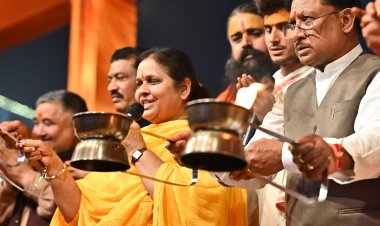 मुख्यमंत्री श्री विष्णुदेव साय ने भगवान राजीव लोचन एवं कुलेश्वरनाथ महादेव मंदिर में की पूजा अर्चना