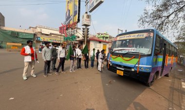 नगरपालिका अध्यक्ष श्री भगत जशपुर ने तीन रूट के बसों को हरी झण्डी दिखाकर किए रवाना