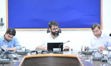 कलेक्टर ने धान खरीदी केन्द्र में बारिश से बचाव के लिए त्रिपाल की व्यस्था करने के दिए निर्देश 