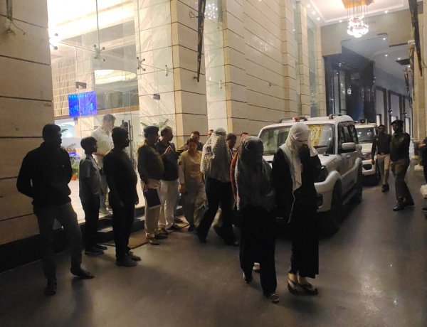 रायगढ़: होटल ट्रिनिटी के सनराइज स्पा में देह व्यापार का भंडाफोड़, संचालक व मैनेजर गिरफ्तार — एसएसपी शशि मोहन सिंह की सख्ती