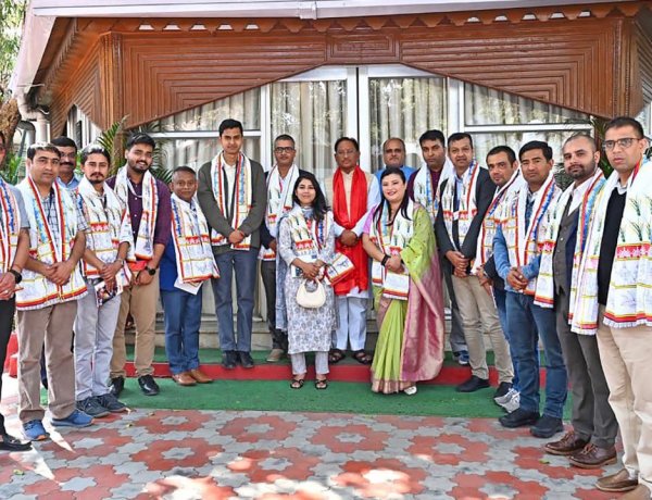 सिक्किम से अध्ययन भ्रमण पर आए पत्रकारों ने मुख्यमंत्री से की मुलाकात