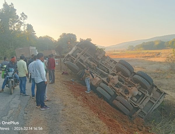 जशपुर: सन्ना थाना क्षेत्र के खूंटाटांगर में अनियंत्रित हाईवा पलटा, चालक घायल ,तेज रफ्तार बनी मुसीबत... पढ़िए पूरी खबर