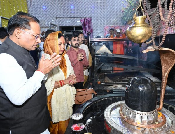 महाशिवरात्रि पर बाबा धाम में मुख्यमंत्री ने की पूजा-अर्चना, 1.20 करोड़ के विकास कार्यों का शिलान्यास