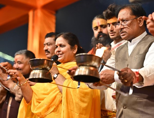 मुख्यमंत्री श्री विष्णुदेव साय ने भगवान राजीव लोचन एवं कुलेश्वरनाथ महादेव मंदिर में की पूजा अर्चना