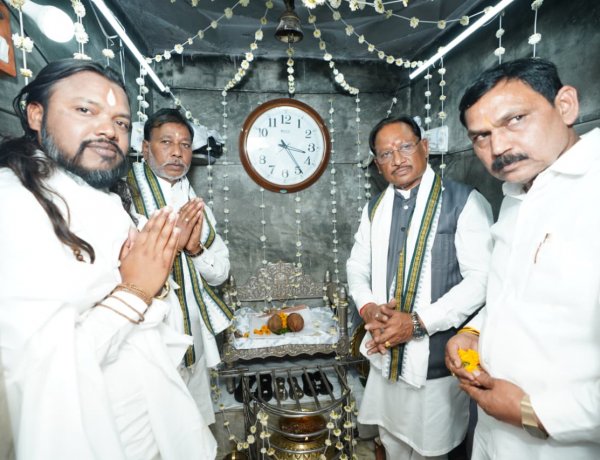 मुख्यमंत्री श्री विष्णु देव साय गिरौदपुरी में संत समागम एवं गुरुदर्शन मेले में हुए शामिल